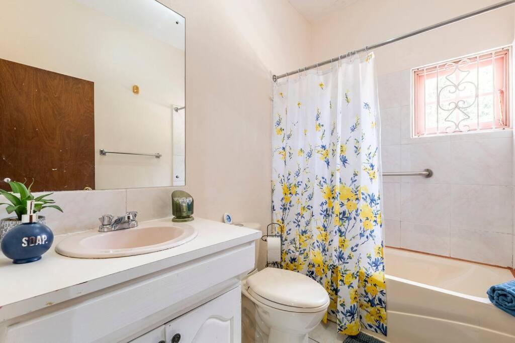 Appartamento Shaw Park Gem Ocho Rios Esterno foto