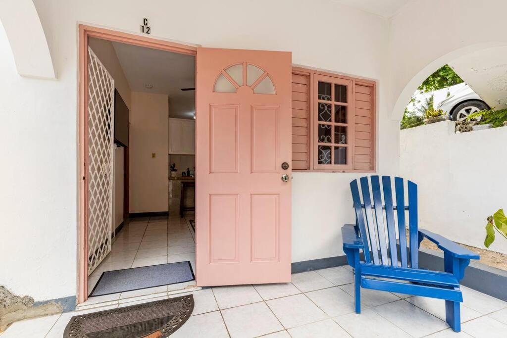 Appartamento Shaw Park Gem Ocho Rios Esterno foto