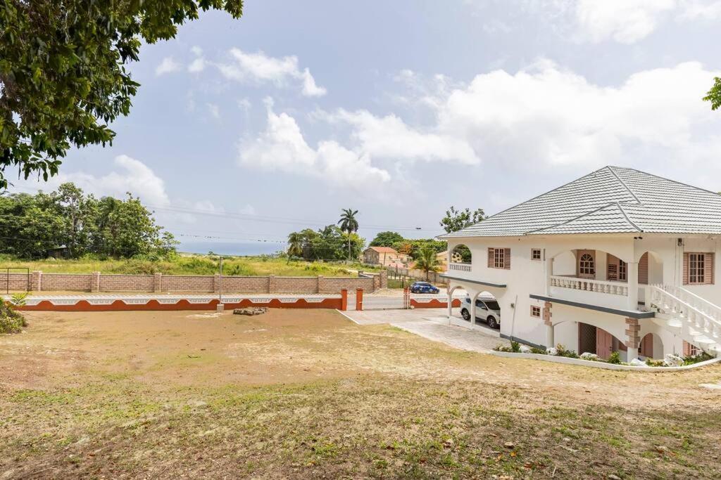 Appartamento Shaw Park Gem Ocho Rios Esterno foto