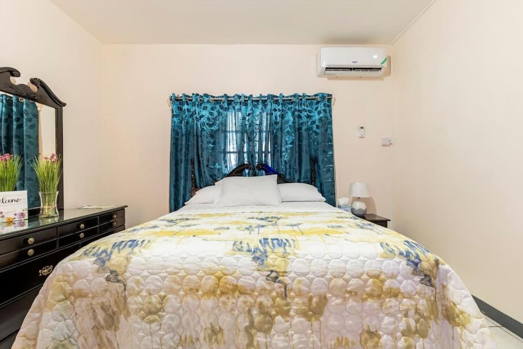 Appartamento Shaw Park Gem Ocho Rios Esterno foto