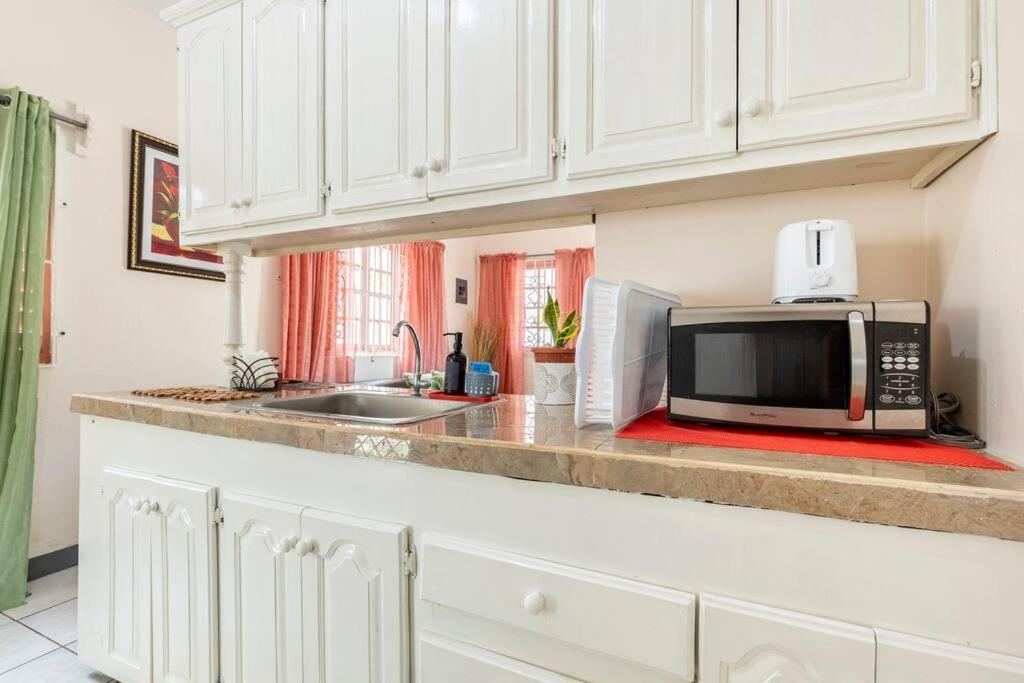 Appartamento Shaw Park Gem Ocho Rios Esterno foto
