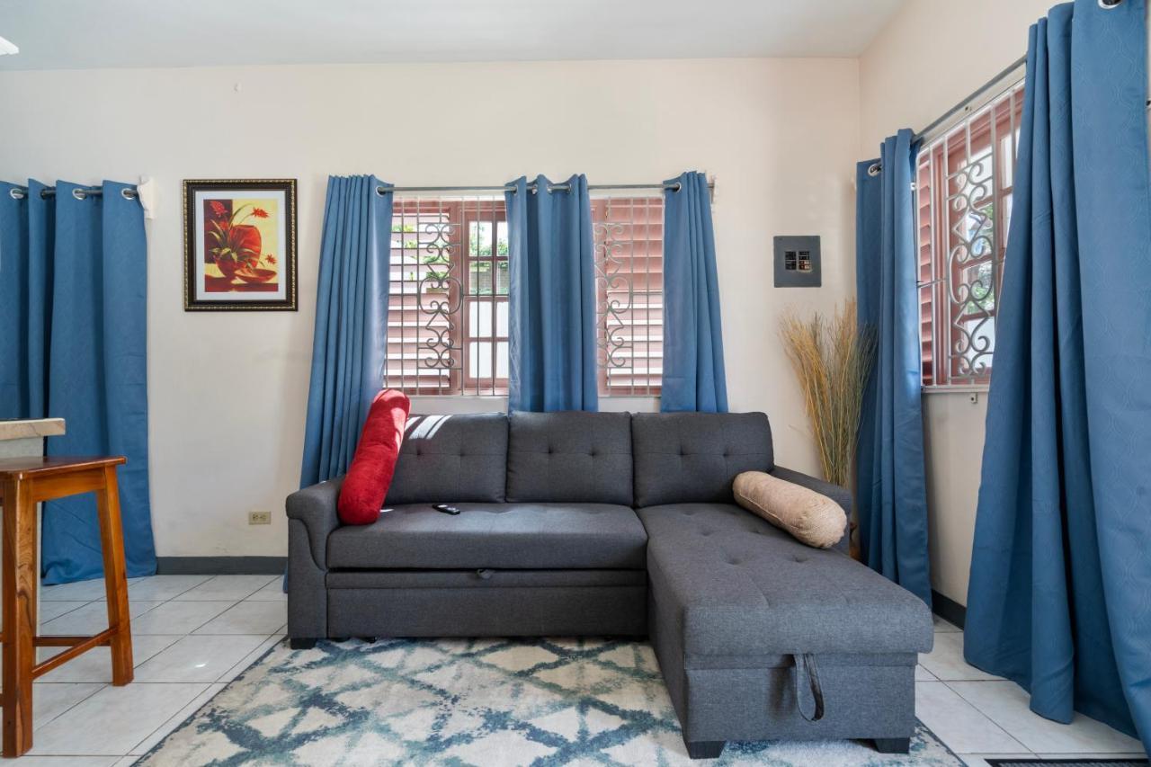 Appartamento Shaw Park Gem Ocho Rios Esterno foto
