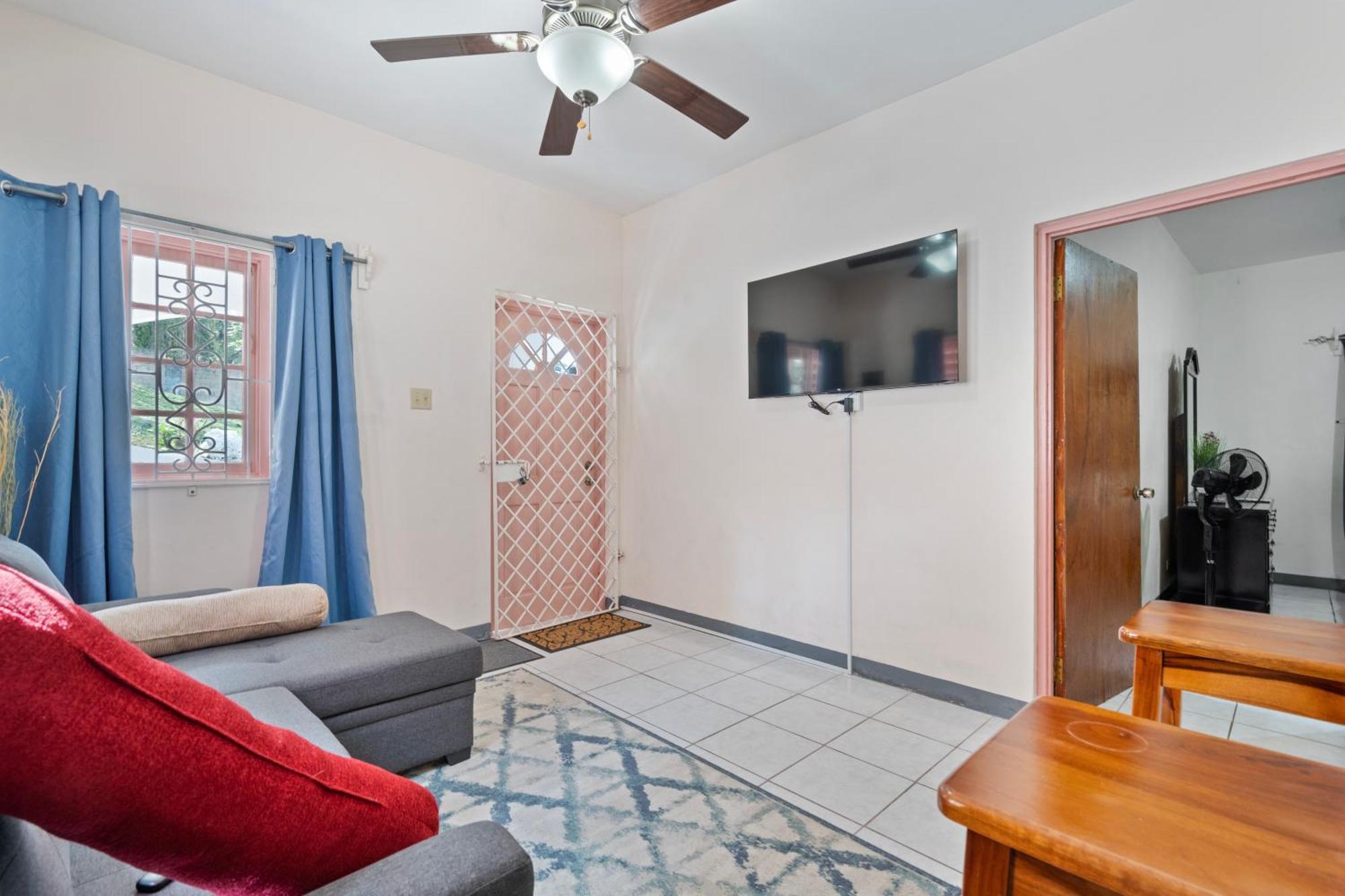 Appartamento Shaw Park Gem Ocho Rios Esterno foto
