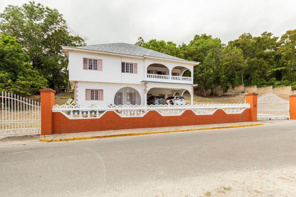 Appartamento Shaw Park Gem Ocho Rios Esterno foto